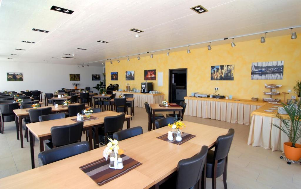 Hotel Frankenhoehe Aurach Exterior foto